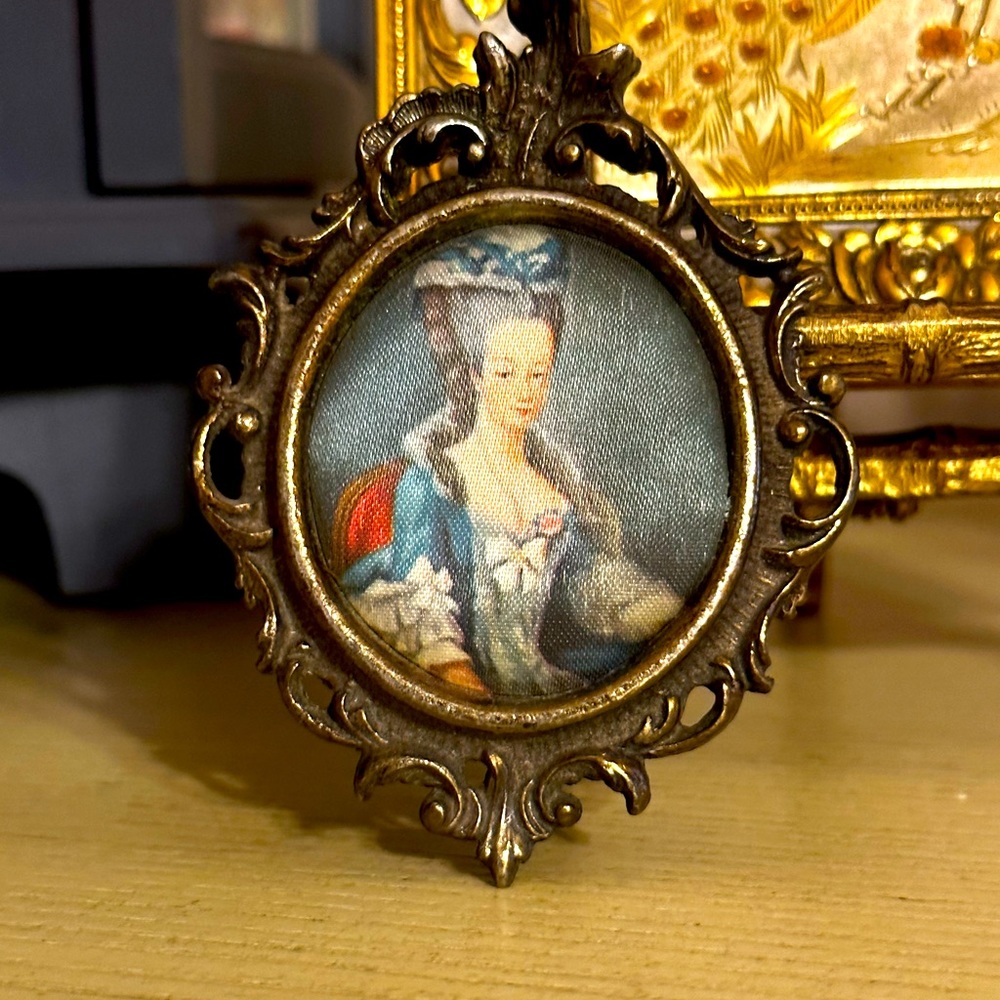 Baroque Pendant